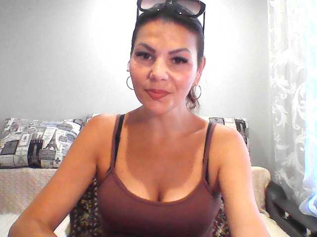 QueenCartyes live cam on BongaCams