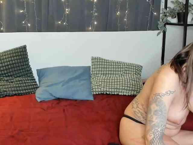 MilfQuens webcam