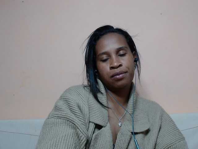 Rsylvia1 live cam on BongaCams