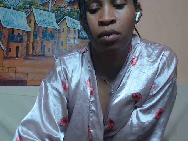 Rsylvia1, en directo ahora en BongaCams