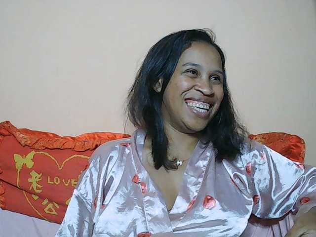 Rsylvia1 live cam on BongaCams