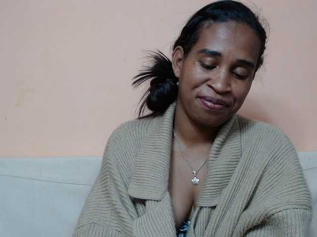 Rsylvia1 live cam on BongaCams