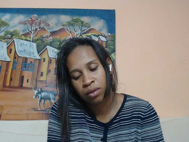 Rsylvia1, en vivo ahora en BongaCams