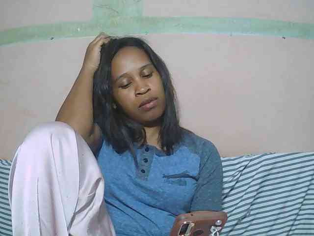 Rsylvia1 Live Webcam on BongaCams