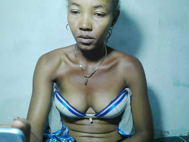 le modèle Urcule est en webcam porno dans un show sur le site bongacams, il possède les tags suivants: Ebony,Brunette,Shaved