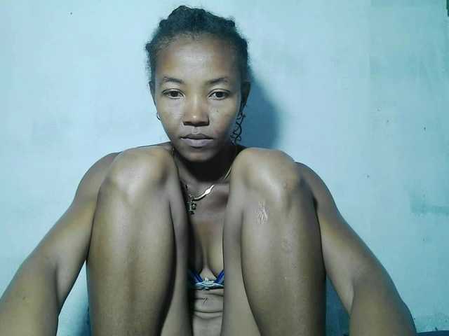 le modèle Urcule est en webcam porno dans un show sur le site bongacams, il possède les tags suivants: Ebony,Brunette,Shaved