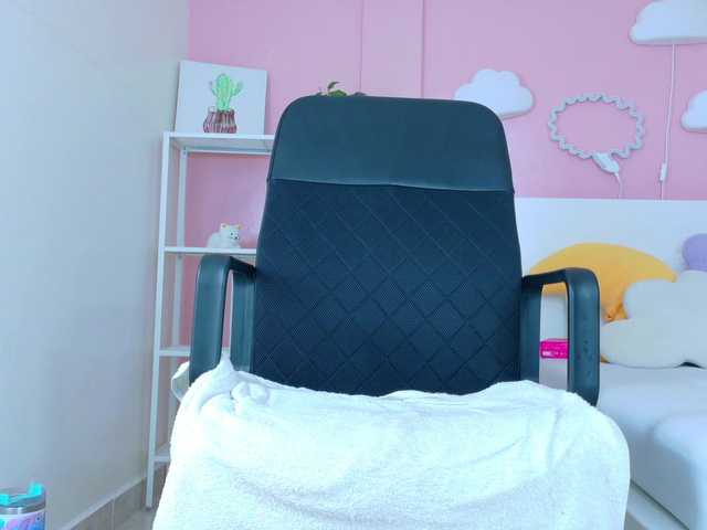 le modèle SeleneGibson est en webcam porno dans un show sur le site bongacams, il possède les tags suivants: Latino/Hispanic,Brunette,Shaved