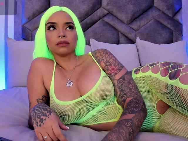 cocodamore Live Webcam on BongaCams