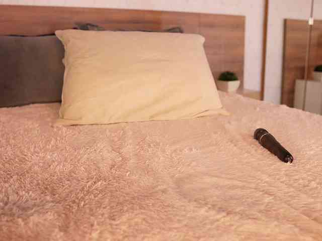 VictoriaShelby webcam