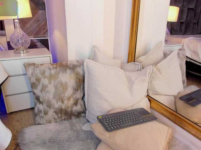 NaylaGrey live cam on BongaCams