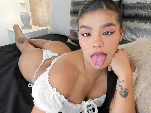 NaylaGrey live cam on BongaCams