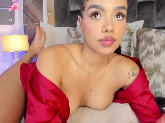 NaylaGrey live cam on BongaCams