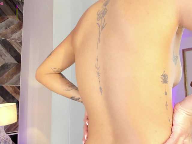 NaylaGrey live cam on BongaCams