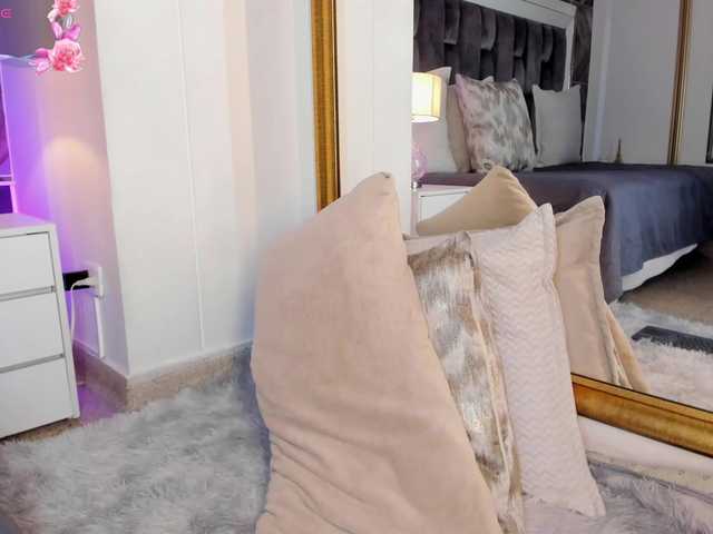 NaylaGrey live cam on BongaCams