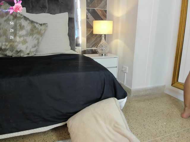 NaylaGrey live cam on BongaCams