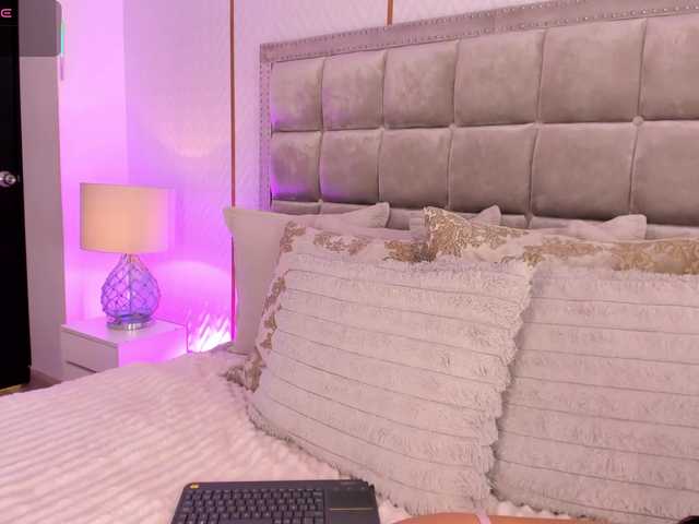 NaylaGrey live cam on BongaCams