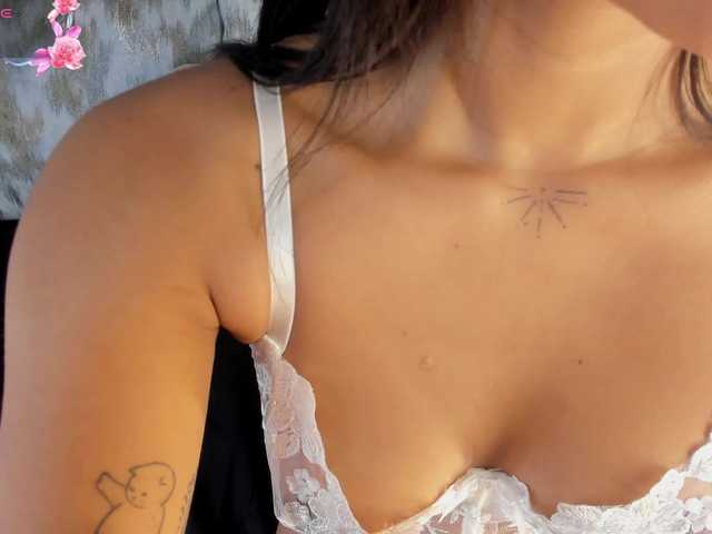NaylaGrey live cam on BongaCams