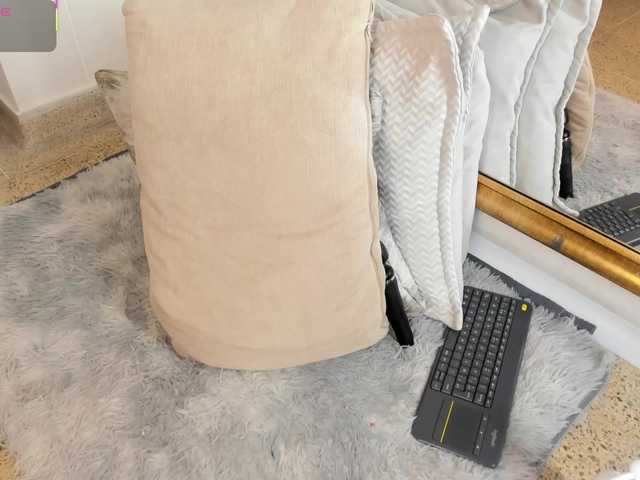 NaylaGrey live cam on BongaCams