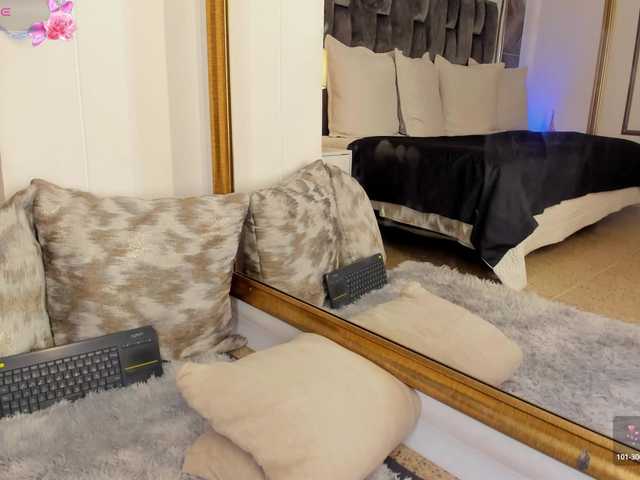 NaylaGrey live cam on BongaCams