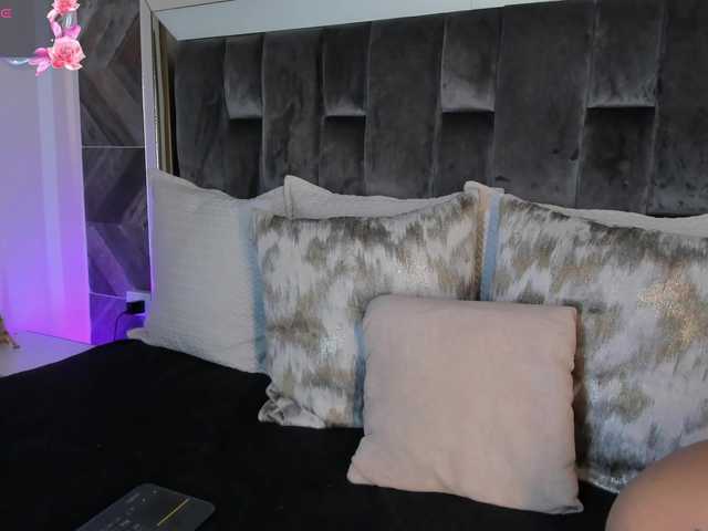 NaylaGrey live cam on BongaCams