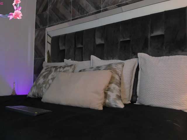 NaylaGrey live cam on BongaCams