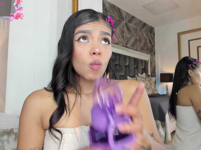 NaylaGrey live cam on BongaCams