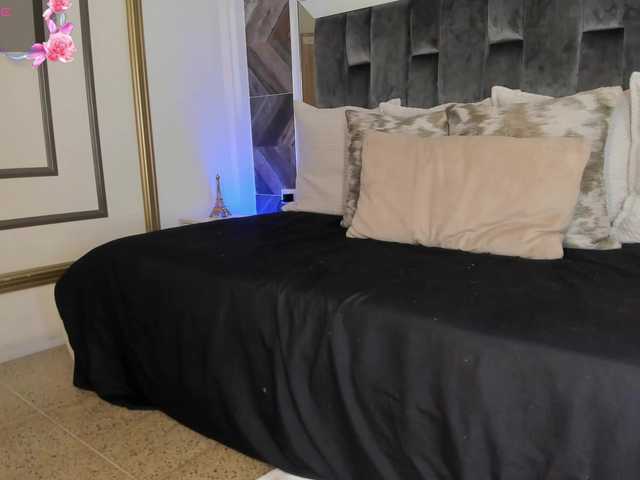 NaylaGrey live cam on BongaCams