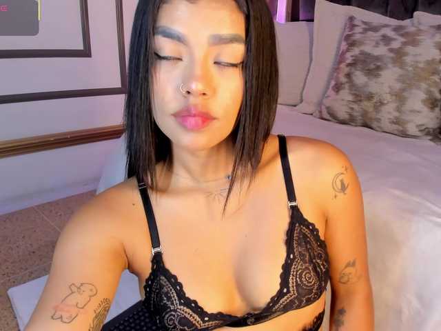 NaylaGrey live cam on BongaCams