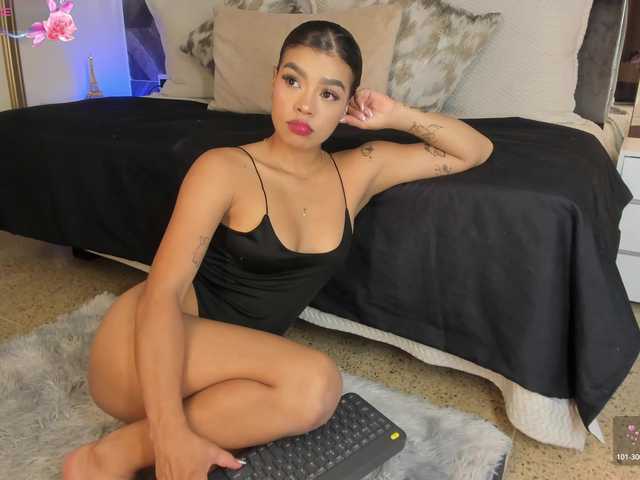 NaylaGrey live cam on BongaCams