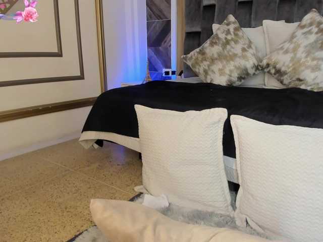 NaylaGrey live cam on BongaCams