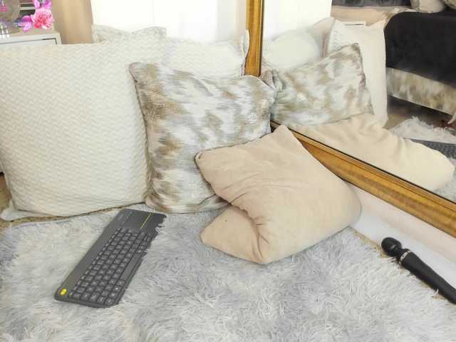 NaylaGrey live cam on BongaCams
