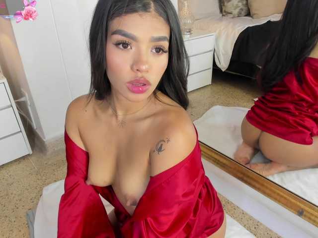 NaylaGrey live cam on BongaCams