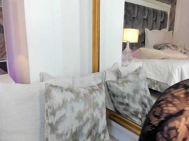 NaylaGrey live cam on BongaCams