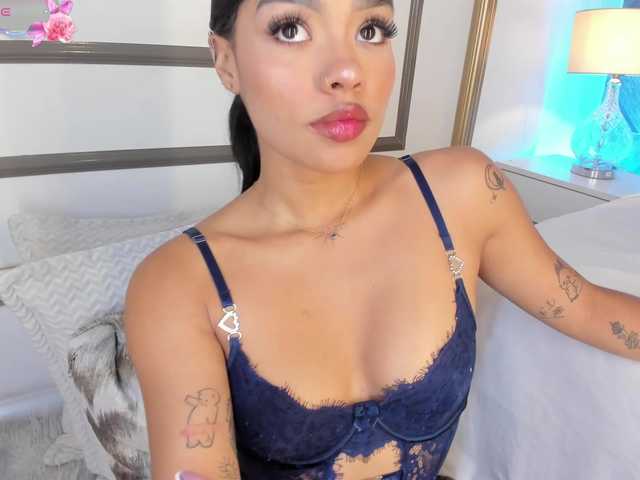 NaylaGrey live cam on BongaCams