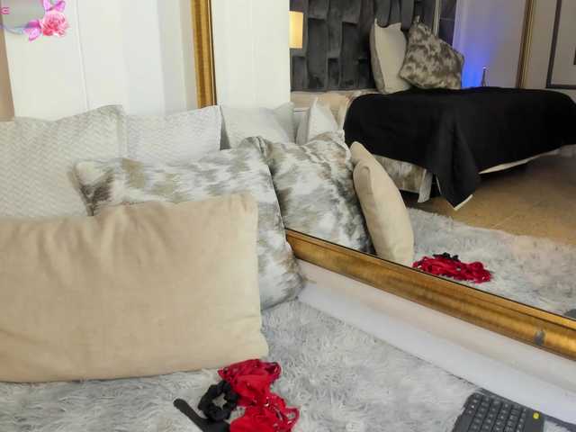 NaylaGrey live cam on BongaCams