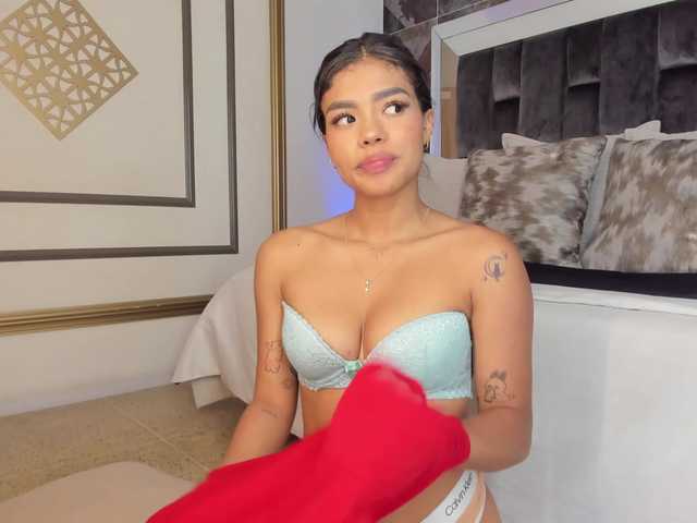 NaylaGrey live cam on BongaCams