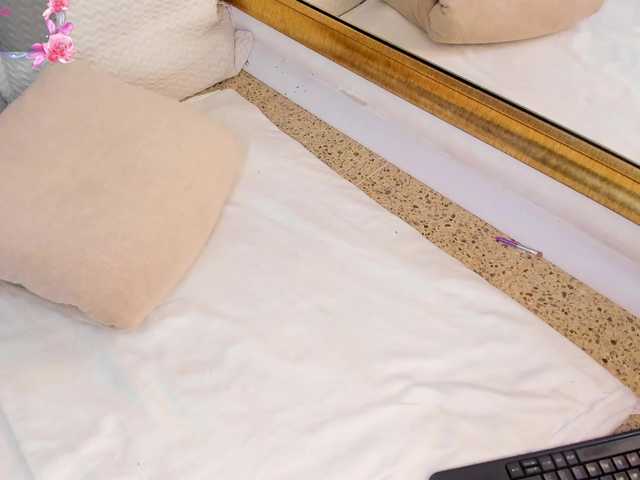 NaylaGrey live cam on BongaCams