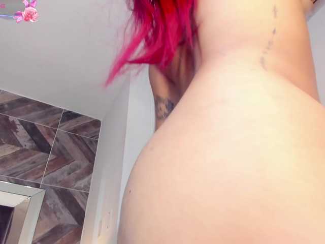 NaylaGrey live cam on BongaCams