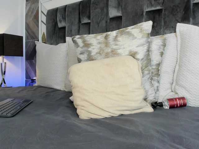 NaylaGrey live cam on BongaCams
