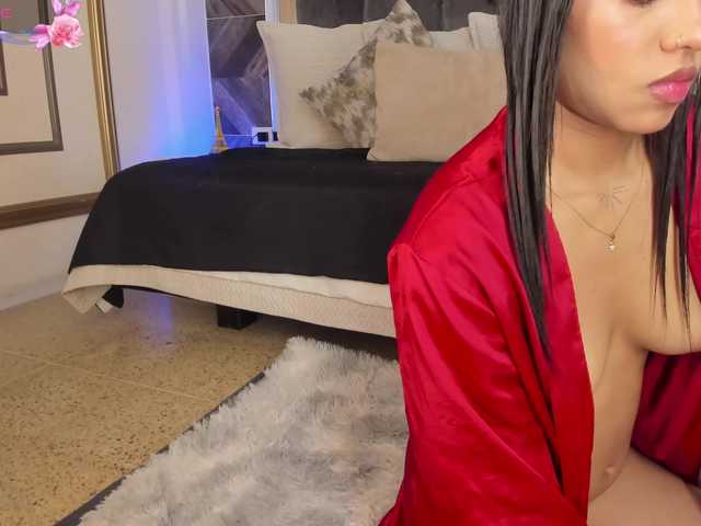 NaylaGrey live cam on BongaCams