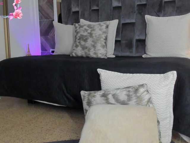 NaylaGrey live cam on BongaCams