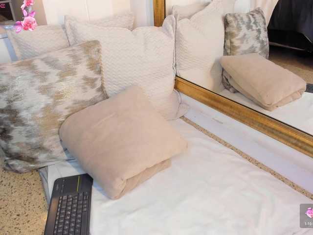NaylaGrey live webcam show