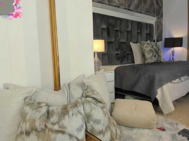 NaylaGrey live cam on BongaCams