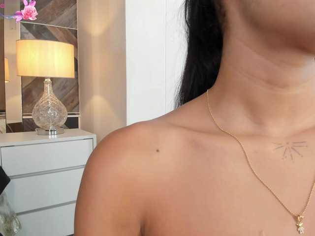 NaylaGrey live cam on BongaCams