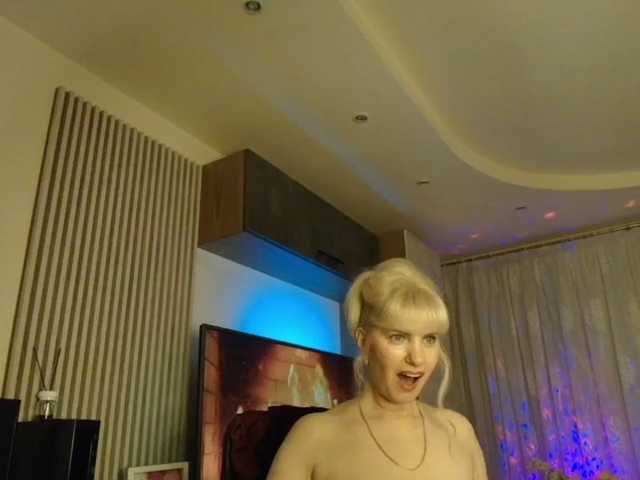 le modèle AnnaMariaMM est en webcam porno dans un show sur le site bongacams, il possède les tags suivants: White/Caucasian,Blonde,Shaved