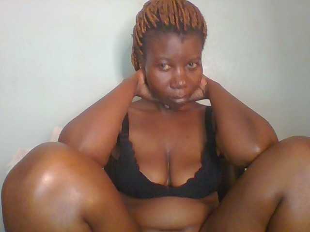 Golden-brownie live cam on BongaCams