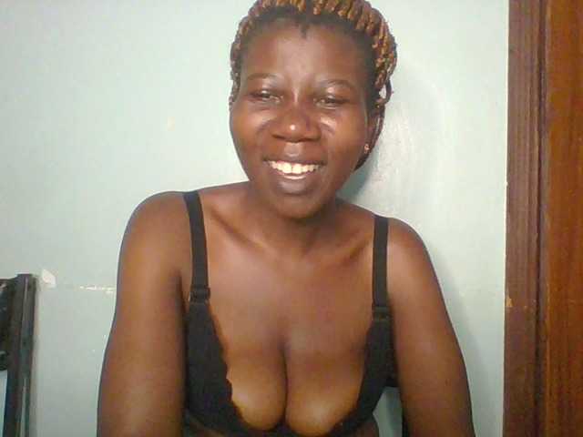 Golden-brownie live cam on BongaCams