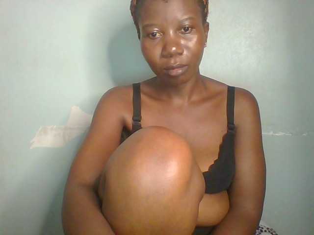 Golden-brownie live cam on BongaCams