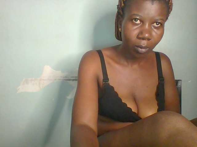 Golden-brownie live cam on BongaCams