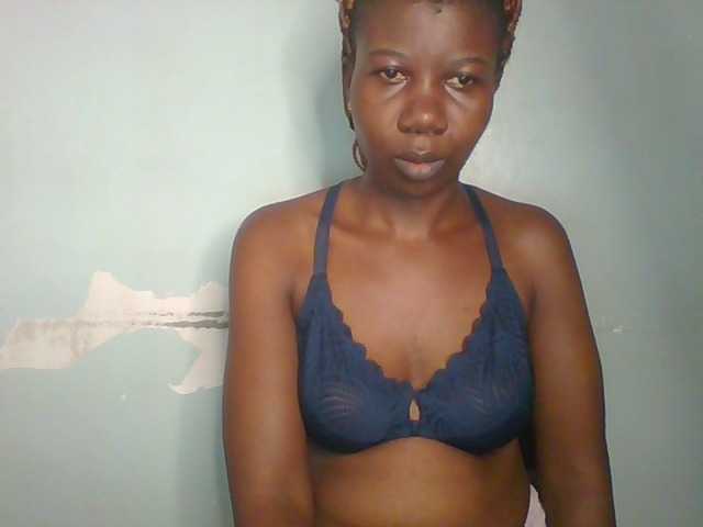 Golden-brownie live cam on BongaCams